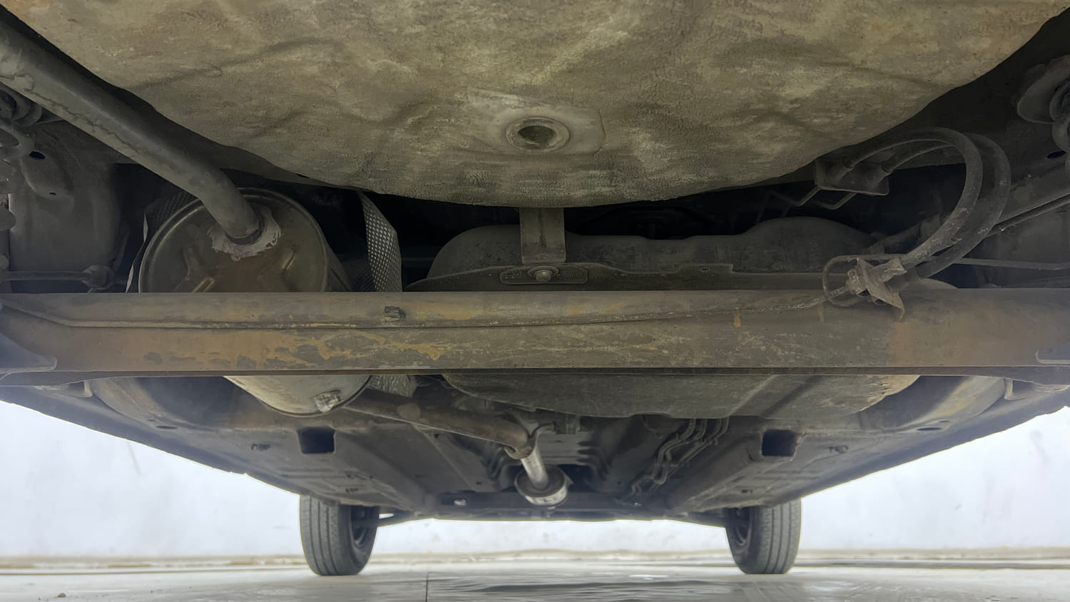 Used 2017 Datsun Redi-GO T (O) Petrol Manual extra REAR UNDERBODY VIEW (TAKEN FROM REAR)