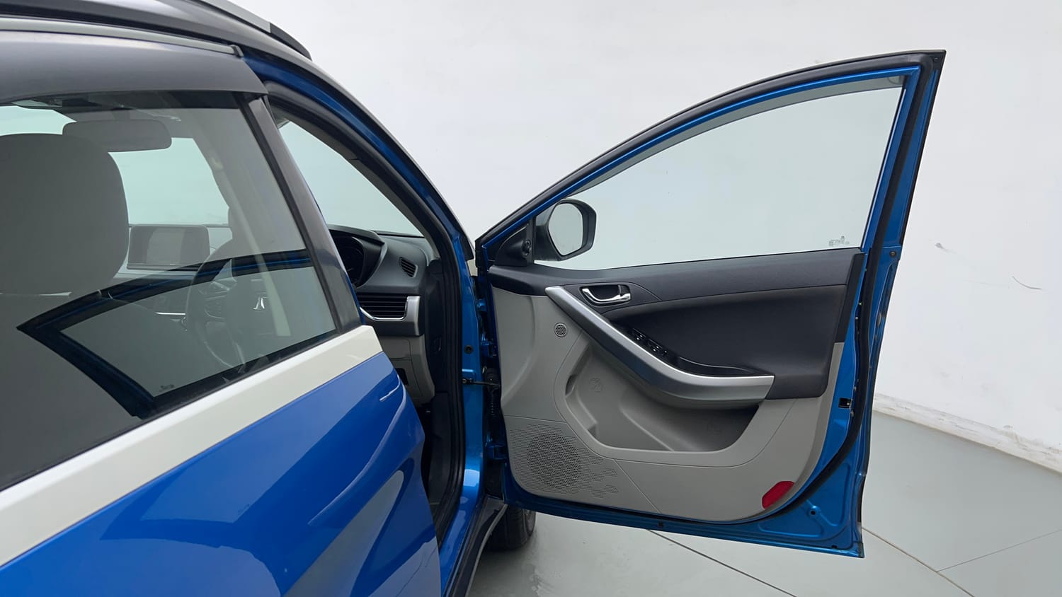 2018 Tata Nexon XZ Plus-19