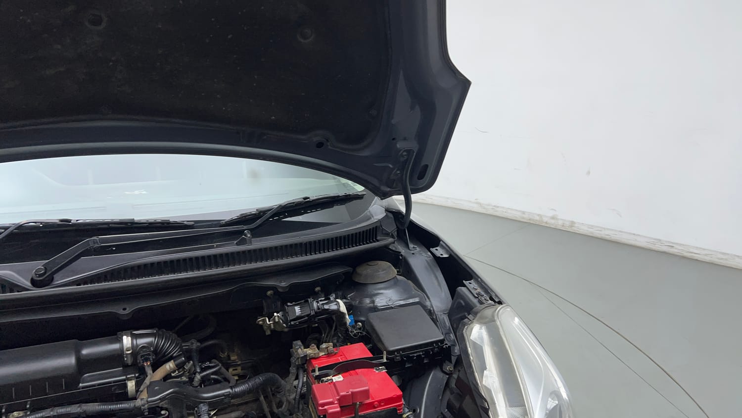 Used 2018 Maruti Suzuki Baleno Delta 1.2 Petrol Manual engine ENGINE LEFT SIDE HINGE & APRON VIEW