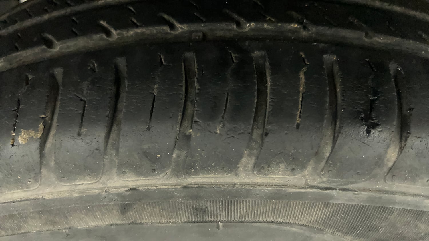Used 2019 Maruti Suzuki Swift VXi Petrol Manual tyres LEFT FRONT TYRE TREAD VIEW