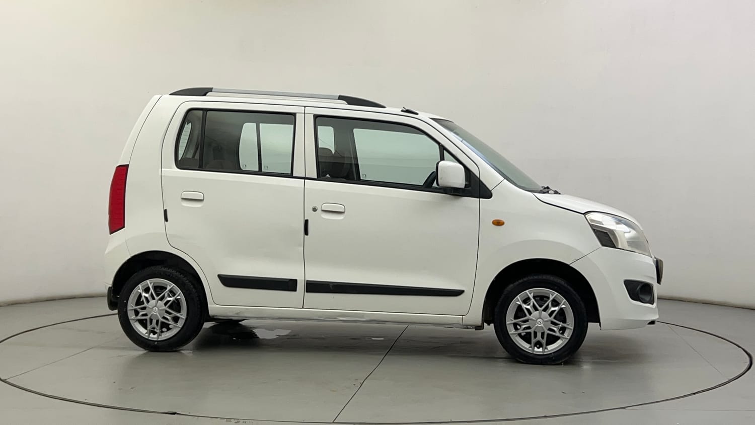 Used 2015 Maruti Suzuki Wagon R VXI Petrol Manual exterior RIGHT SIDE VIEW