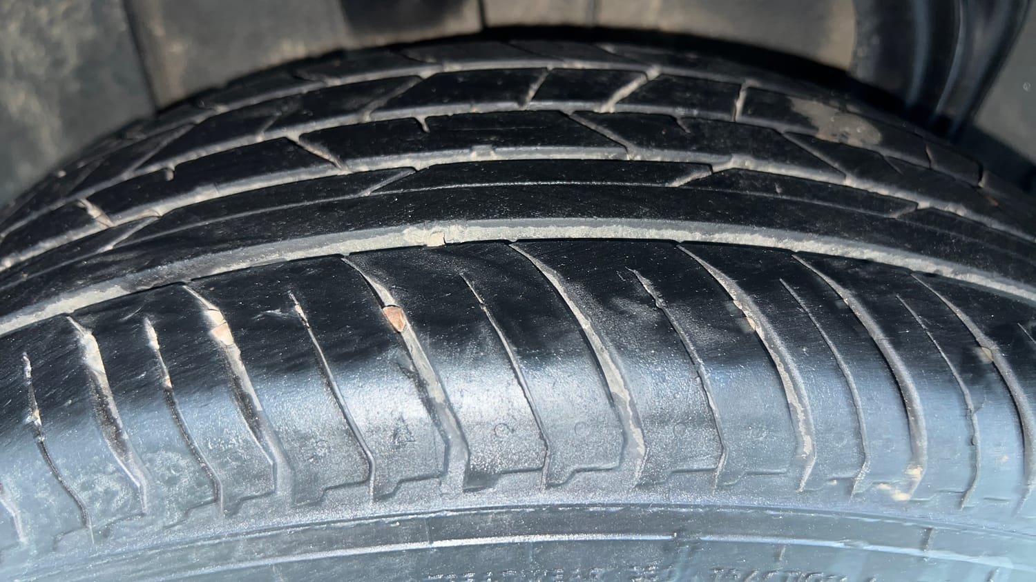 Used 2024 Nissan Magnite XE Petrol Manual tyres RIGHT REAR TYRE TREAD VIEW