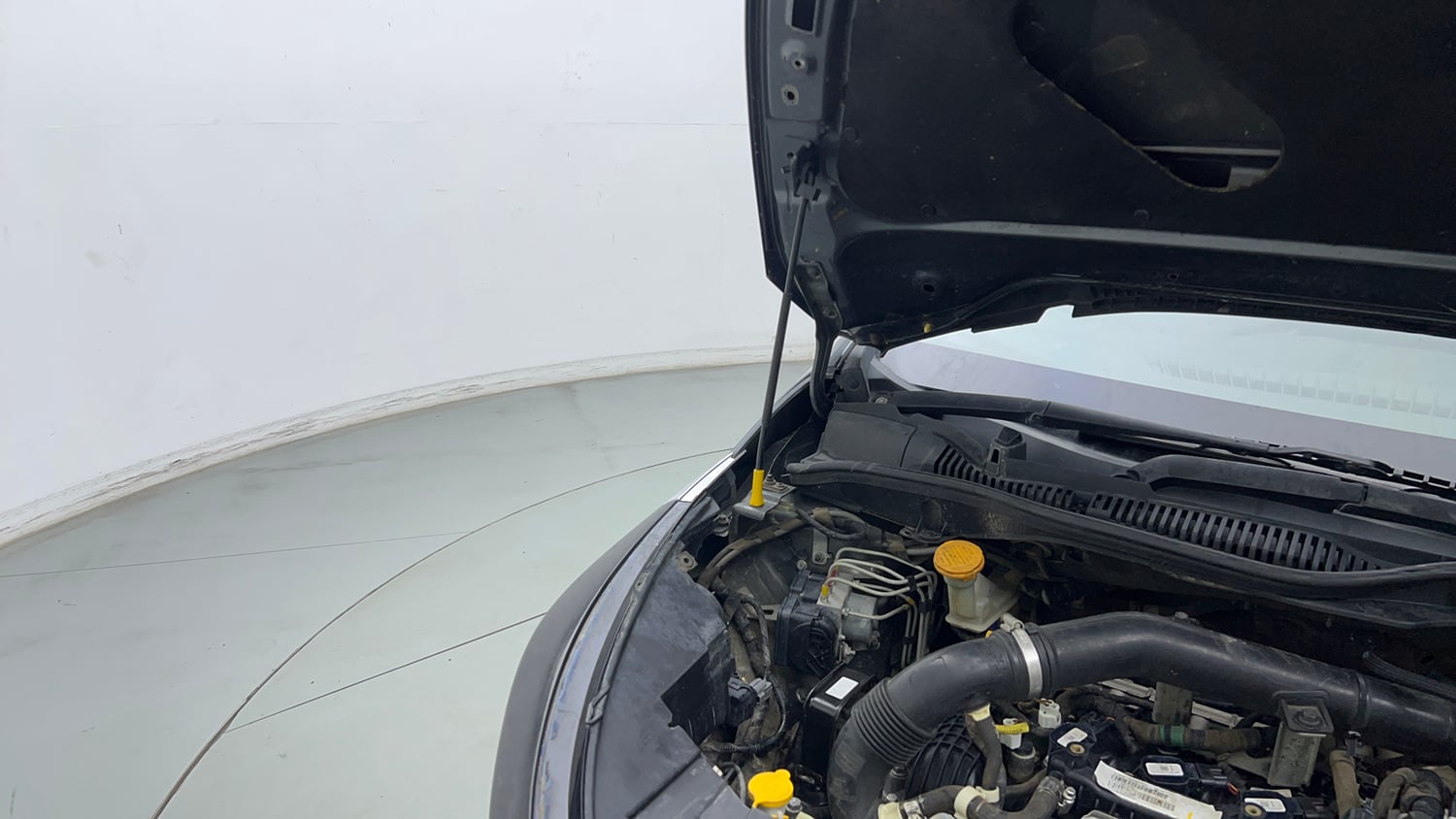 Used 2022 Tata Altroz XZ i-Turbo Petrol Petrol Manual engine ENGINE RIGHT SIDE HINGE & APRON VIEW