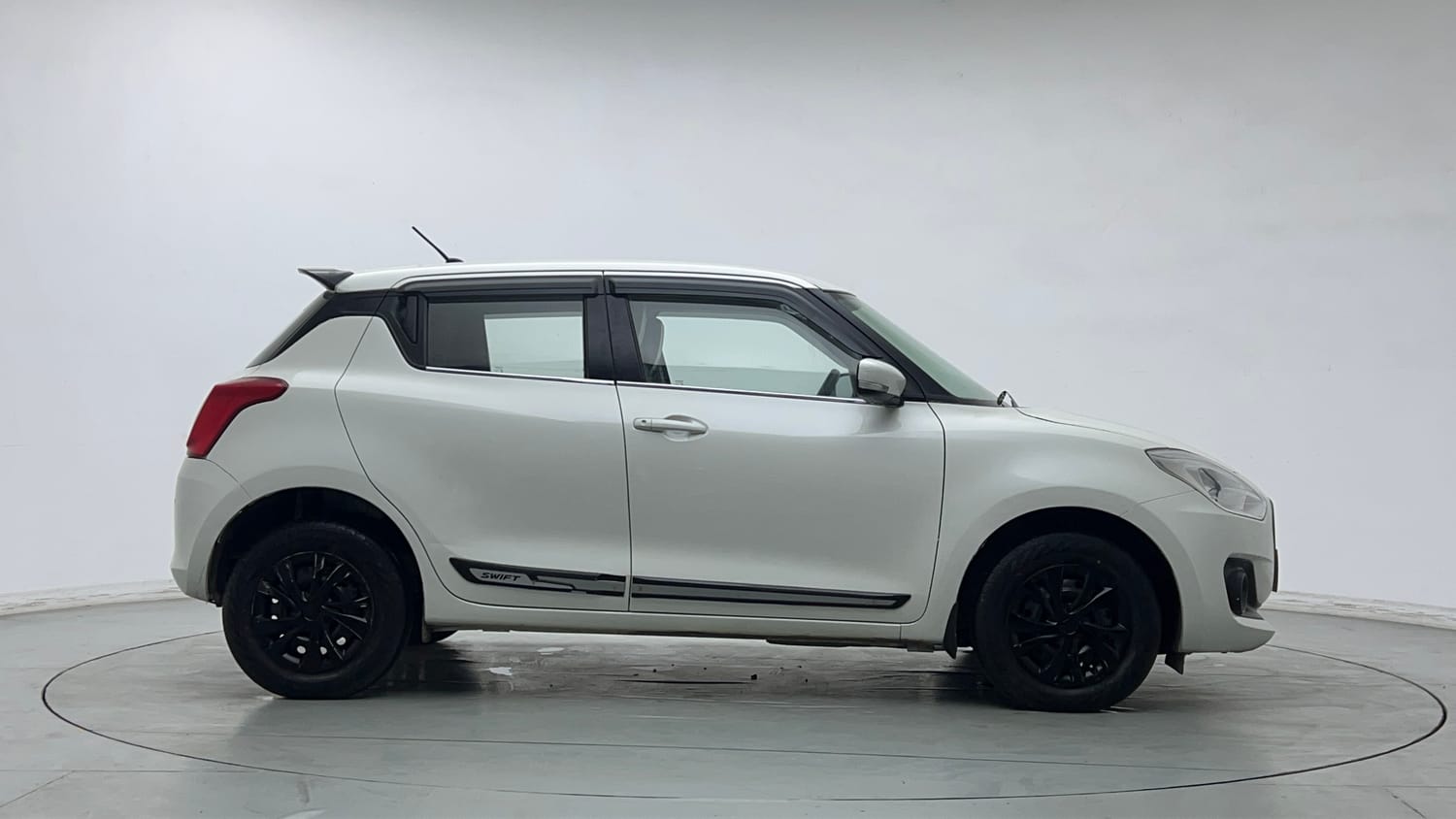 2021 Maruti Suzuki Swift VXi-5