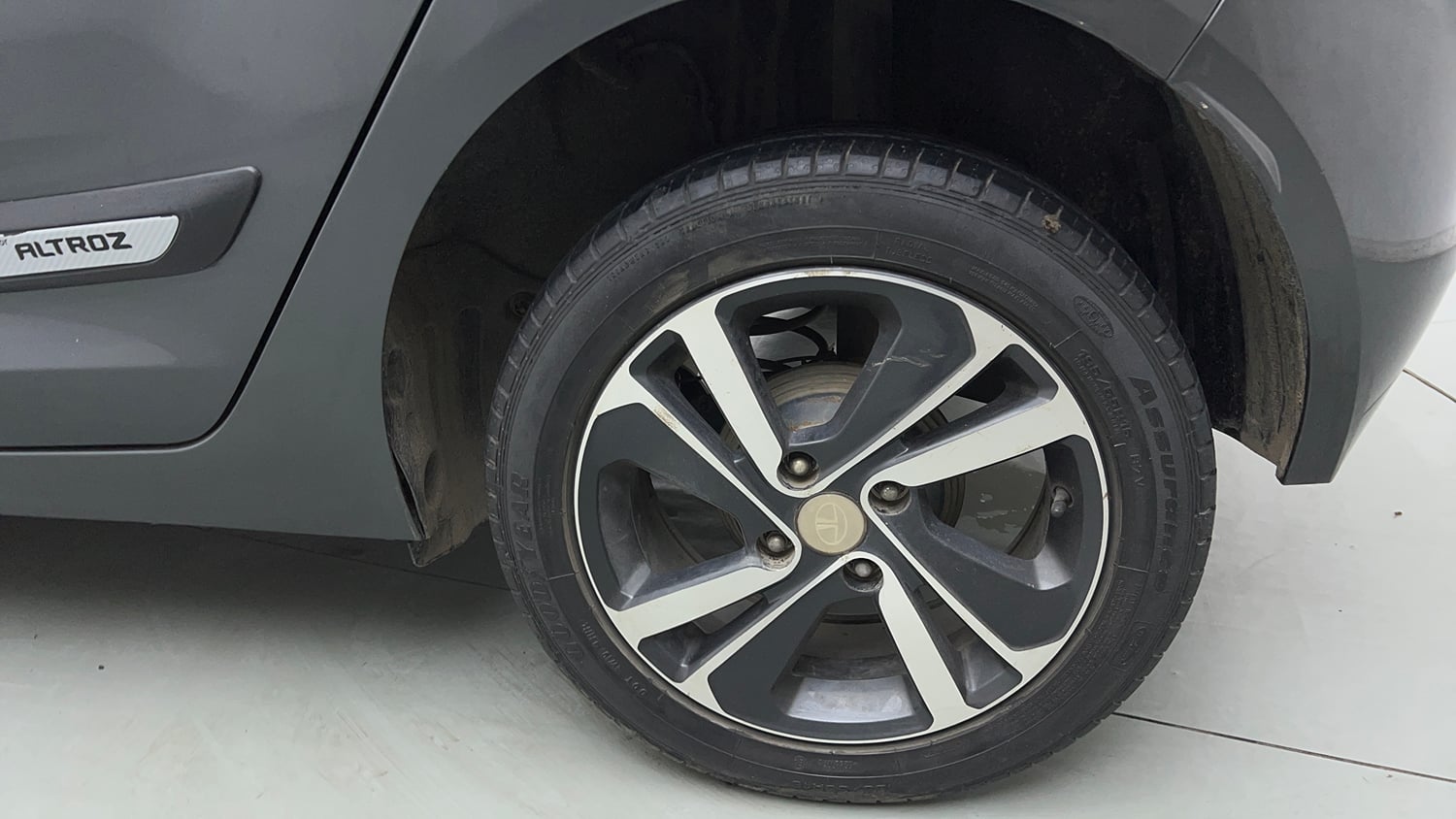 Used 2022 Tata Altroz XZ i-Turbo Petrol Petrol Manual tyres LEFT REAR TYRE RIM VIEW