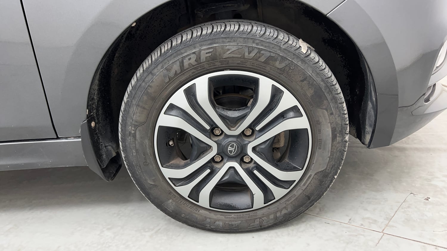 Used 2024 Tata Tiago XZA Plus iCNG Cng Automatic tyres RIGHT FRONT TYRE RIM VIEW