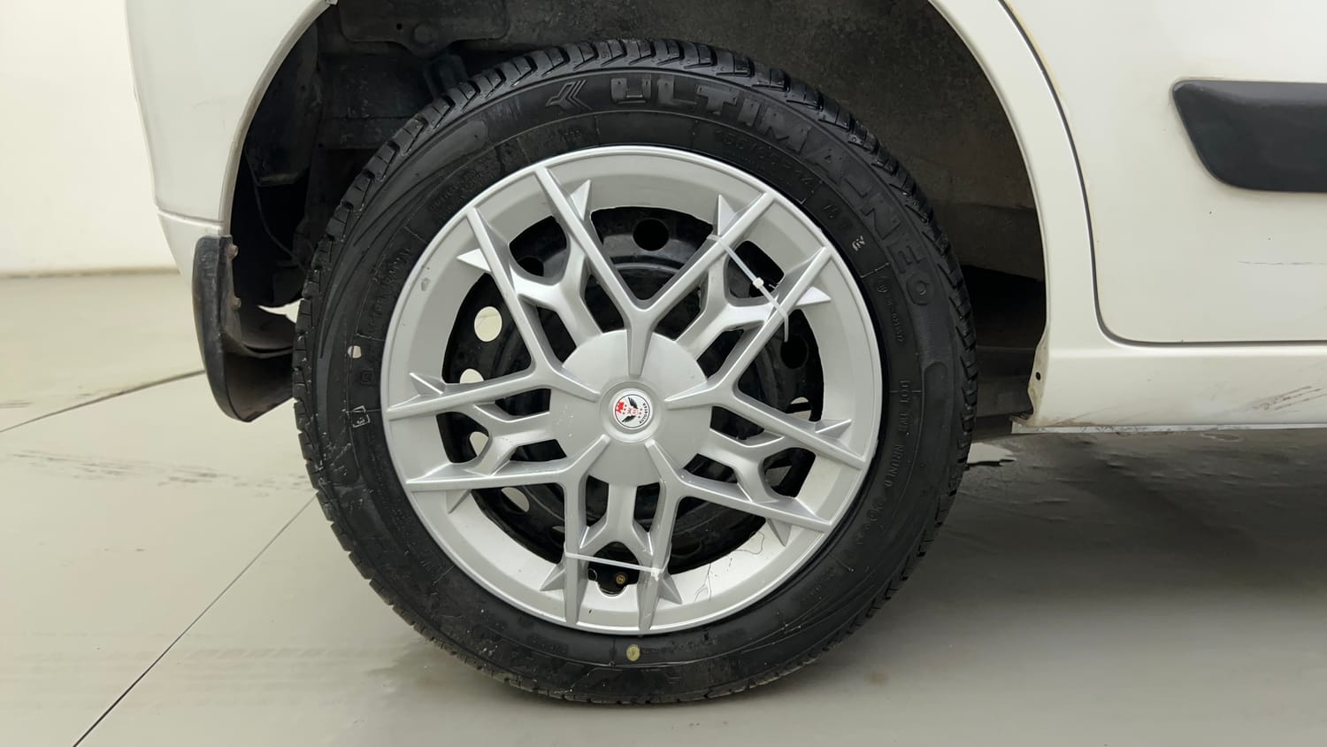 Used 2015 Maruti Suzuki Wagon R VXI Petrol Manual tyres RIGHT REAR TYRE RIM VIEW