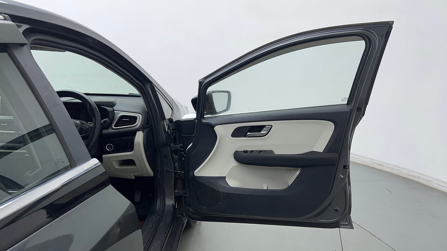 Used 2022 Tata Altroz XZ i-Turbo Petrol Petrol Manual interior RIGHT FRONT DOOR OPEN VIEW
