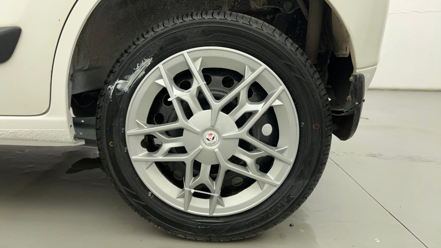 Used 2015 Maruti Suzuki Wagon R VXI Petrol Manual tyres LEFT REAR TYRE RIM VIEW