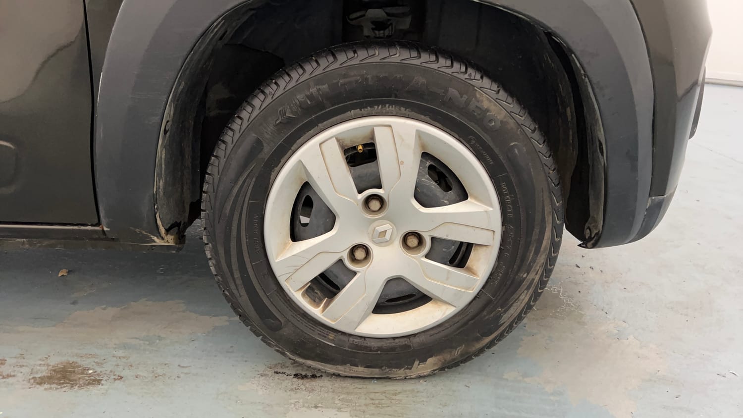 Used 2018 Renault Kwid RXL Petrol Manual tyres RIGHT FRONT TYRE RIM VIEW