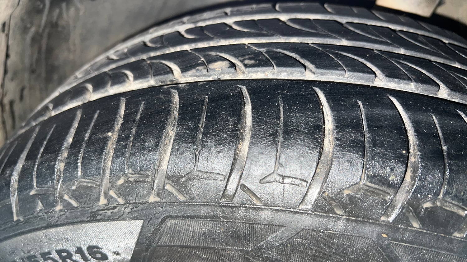 Used 2022 Tata Altroz XZ i-Turbo Petrol Petrol Manual tyres RIGHT FRONT TYRE TREAD VIEW