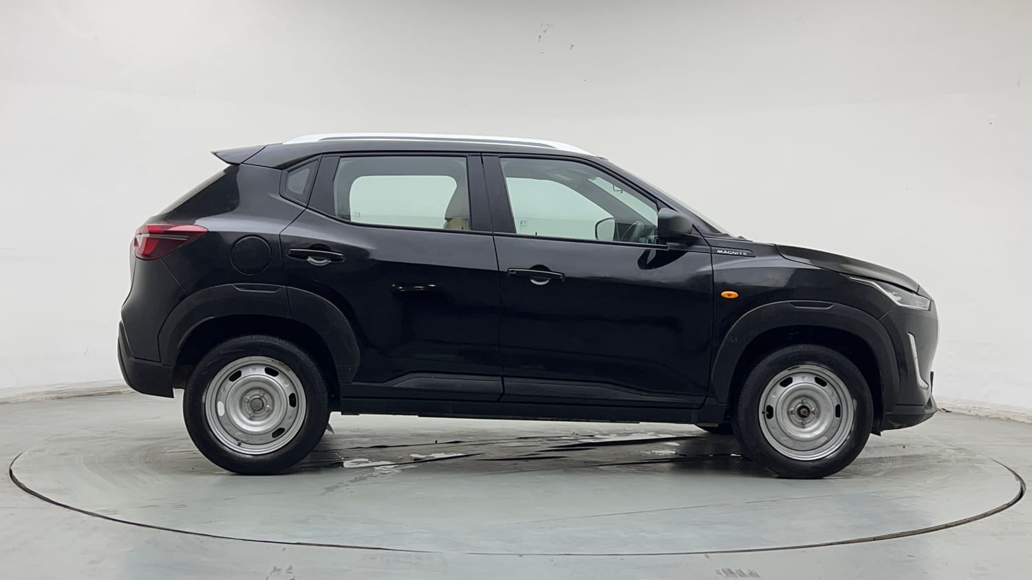 Used 2024 Nissan Magnite XE Petrol Manual exterior RIGHT SIDE VIEW