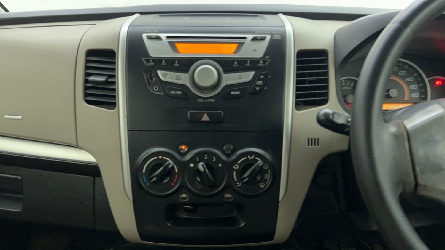 Used 2015 Maruti Suzuki Wagon R VXI Petrol Manual interior MUSIC SYSTEM & AC CONTROL VIEW