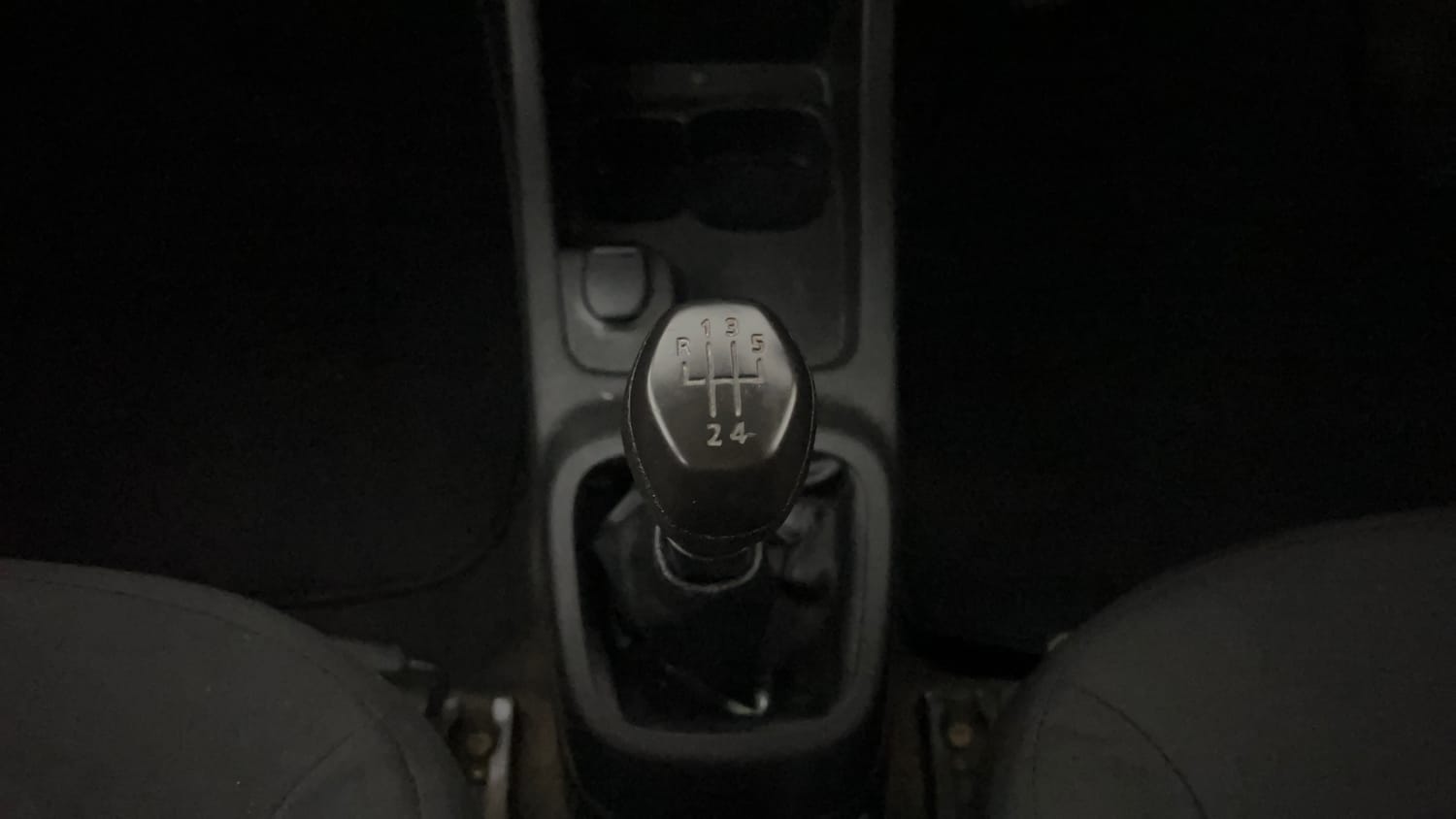 Used 2018 Renault Kwid RXL Petrol Manual interior GEAR  KNOB VIEW