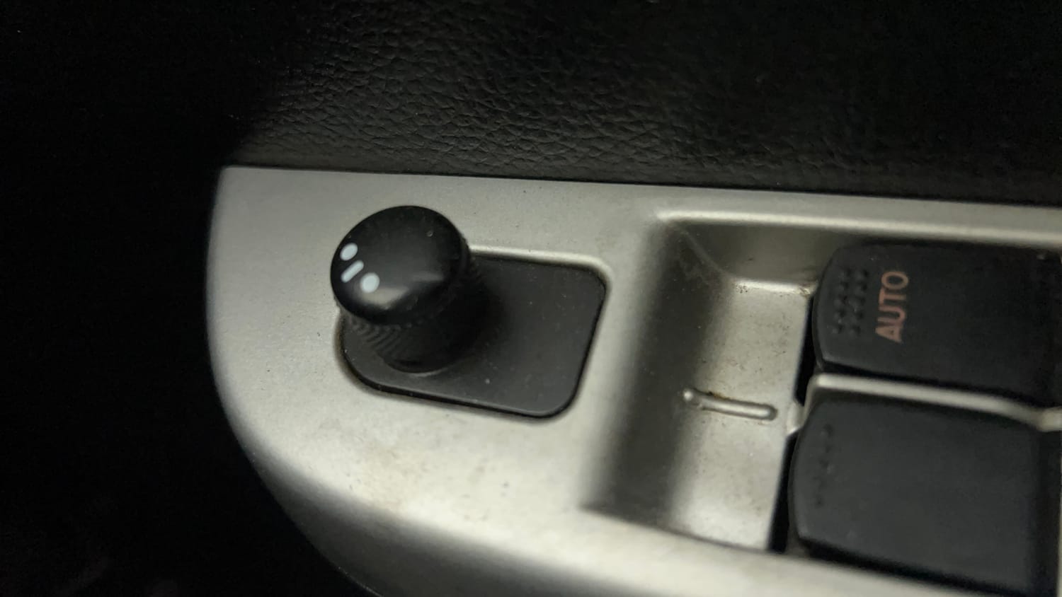 Used 2015 Maruti Suzuki Wagon R VXI Petrol Manual top_features Adjustable ORVM