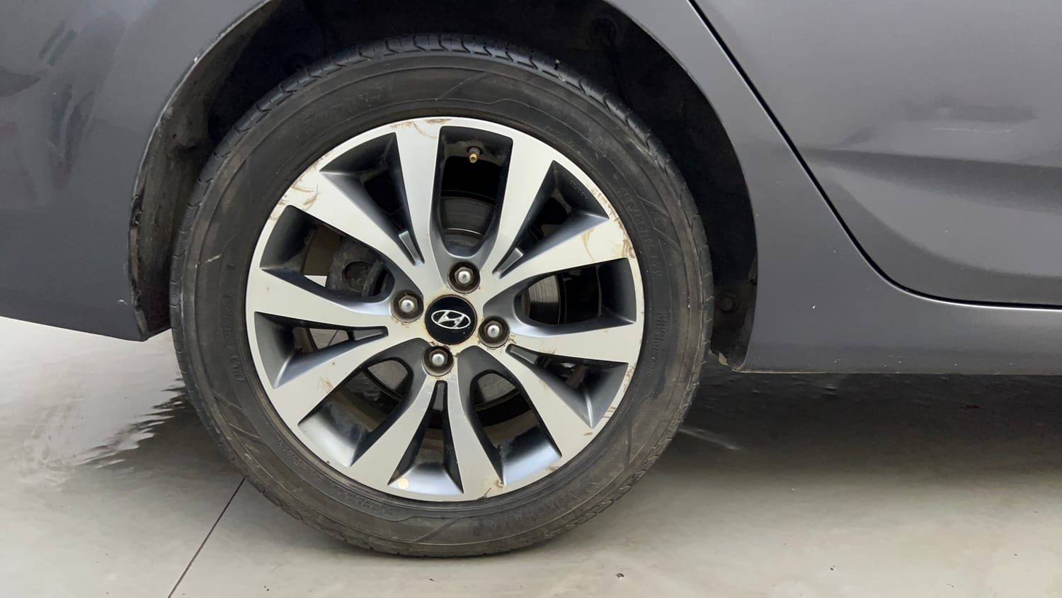 Used 2013 Hyundai Verna Fluidic 1.6 VTVT SX Opt AT Petrol Automatic tyres RIGHT REAR TYRE RIM VIEW