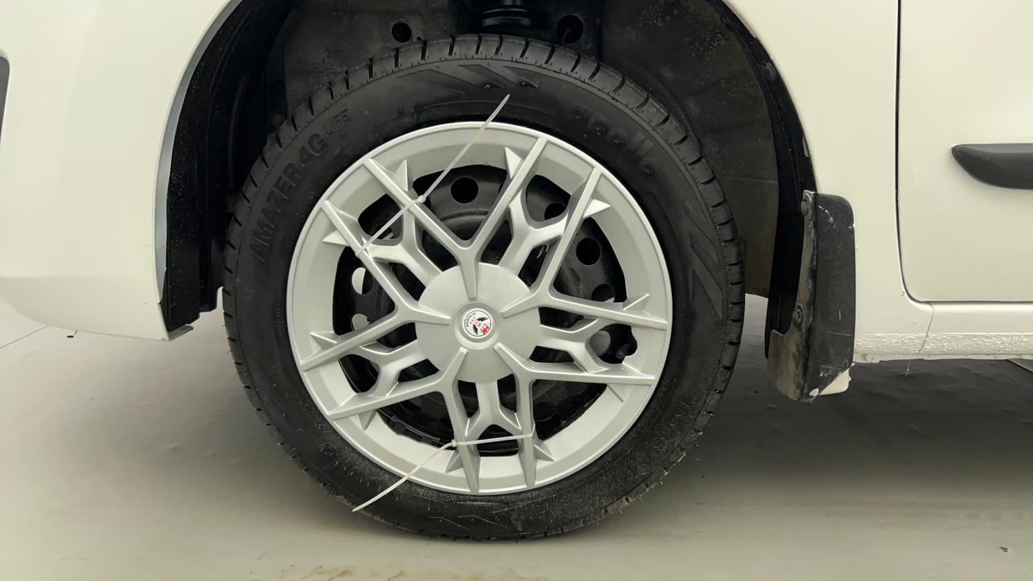 Used 2015 Maruti Suzuki Wagon R VXI Petrol Manual tyres LEFT FRONT TYRE RIM VIEW
