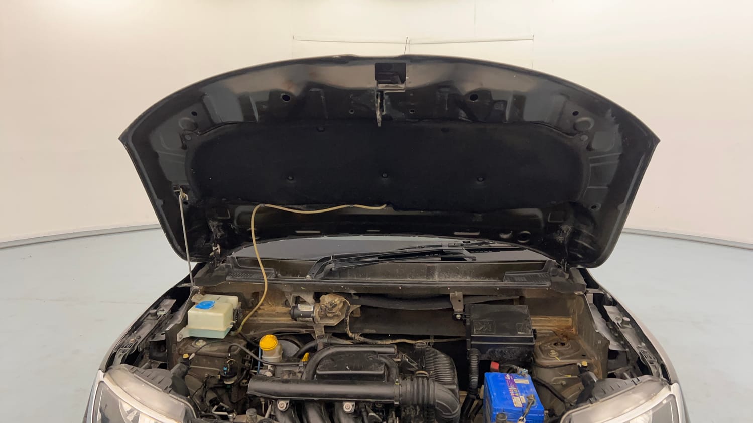 Used 2018 Renault Kwid RXL Petrol Manual engine ENGINE & BONNET OPEN FRONT VIEW
