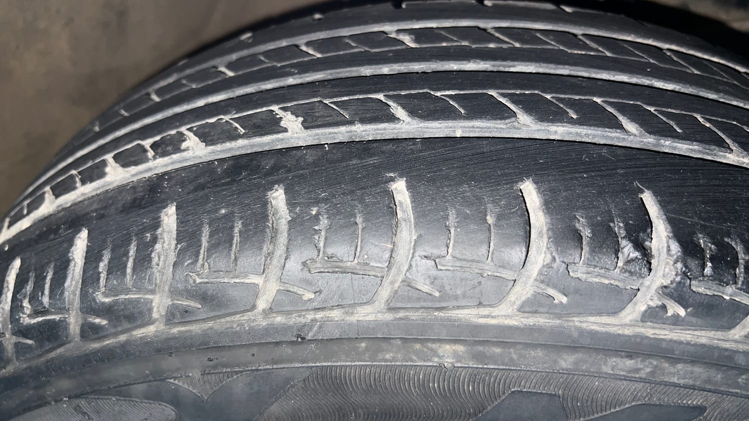 Used 2018 Maruti Suzuki Baleno Delta 1.2 Petrol Manual tyres RIGHT FRONT TYRE TREAD VIEW