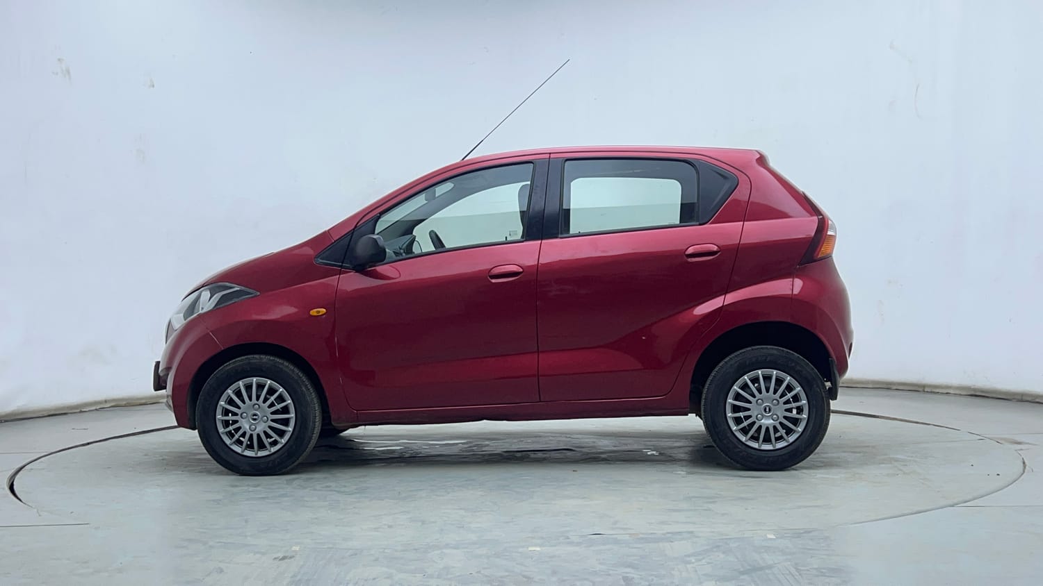 Used 2017 Datsun Redi-GO T (O) Petrol Manual exterior LEFT SIDE VIEW