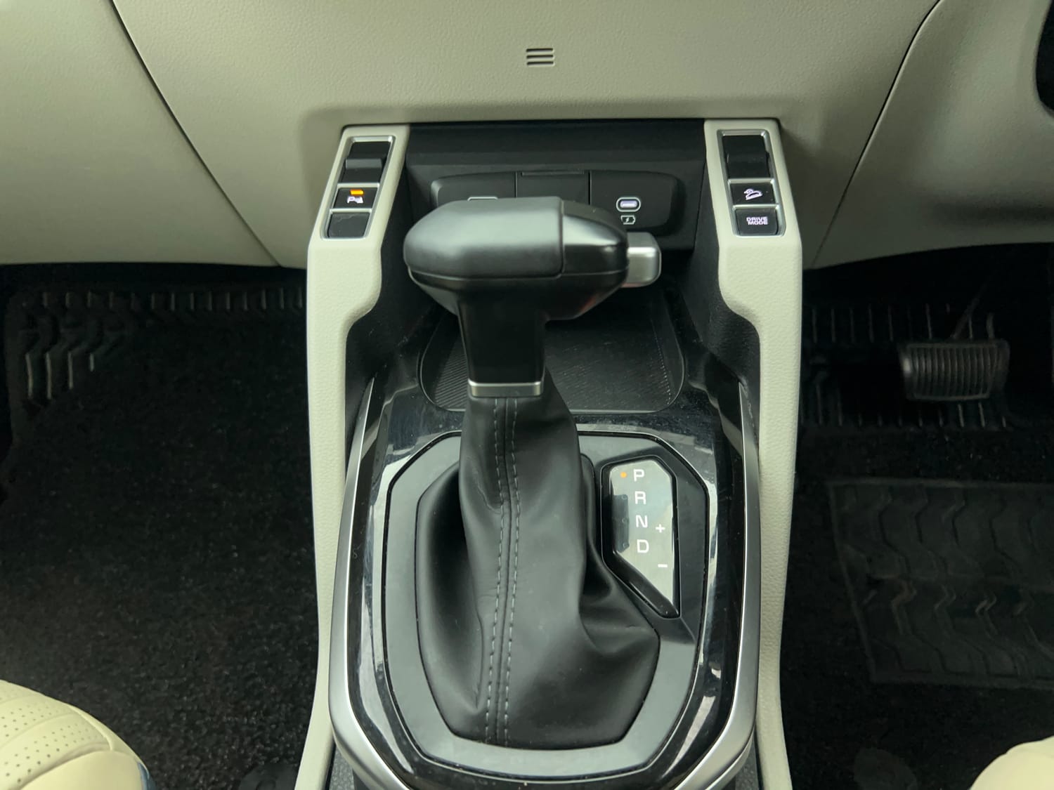 Used 2025 Kia Carens Clavis HTX Plus 1.5 Turbo Petrol 7STR DCT Petrol Automatic interior GEAR  KNOB VIEW