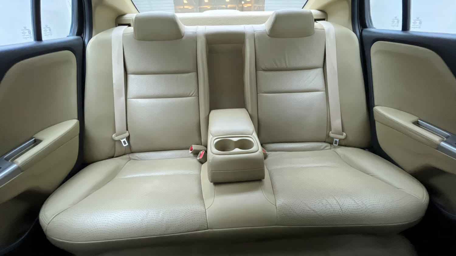 Used 2015 Honda City VX CVT Petrol Automatic interior REAR SEAT CONDITION VIEW
