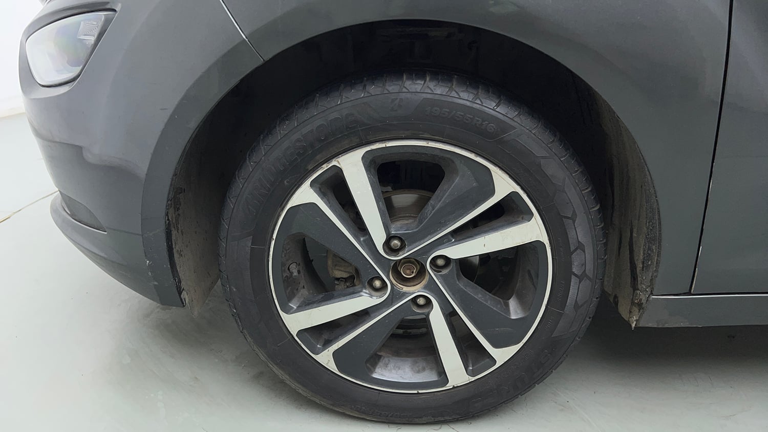 Used 2022 Tata Altroz XZ i-Turbo Petrol Petrol Manual tyres LEFT FRONT TYRE RIM VIEW