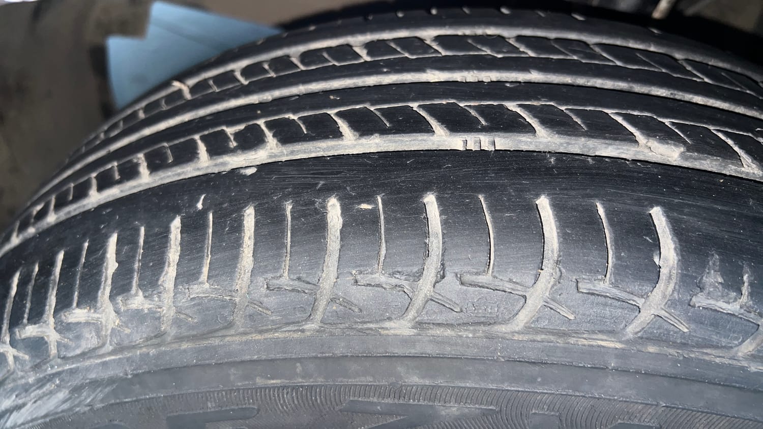 Used 2018 Maruti Suzuki Baleno Delta 1.2 Petrol Manual tyres LEFT FRONT TYRE TREAD VIEW