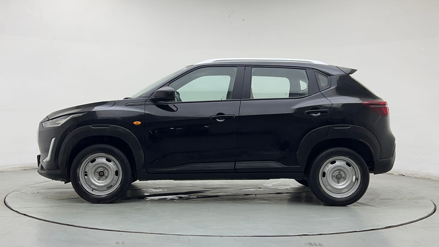 Used 2024 Nissan Magnite XE Petrol Manual exterior LEFT SIDE VIEW