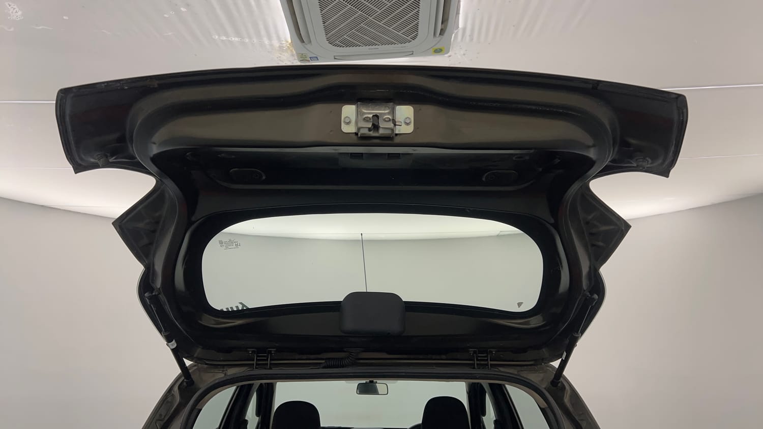 Used 2018 Renault Kwid RXL Petrol Manual interior DICKY DOOR OPEN VIEW
