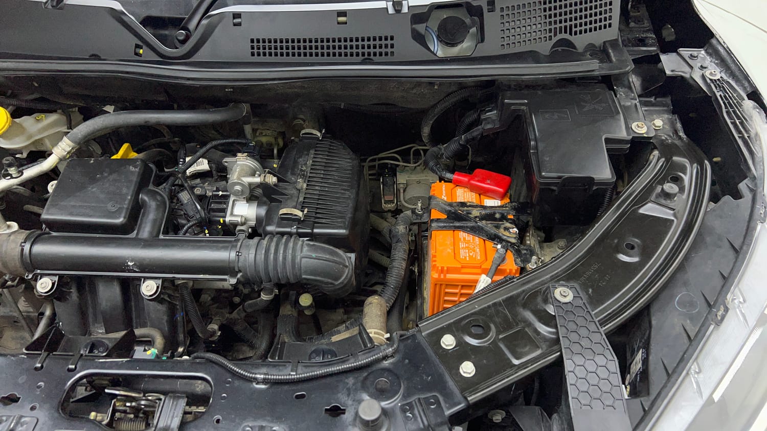 Used 2024 Nissan Magnite XE Petrol Manual engine ENGINE LEFT SIDE VIEW