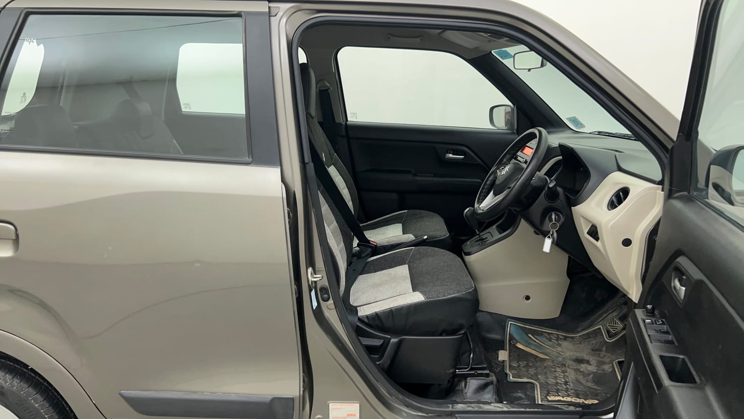 Used 2020 Maruti Suzuki Wagon R VXi 1.2 AMT Petrol Automatic interior RIGHT SIDE FRONT DOOR CABIN VIEW