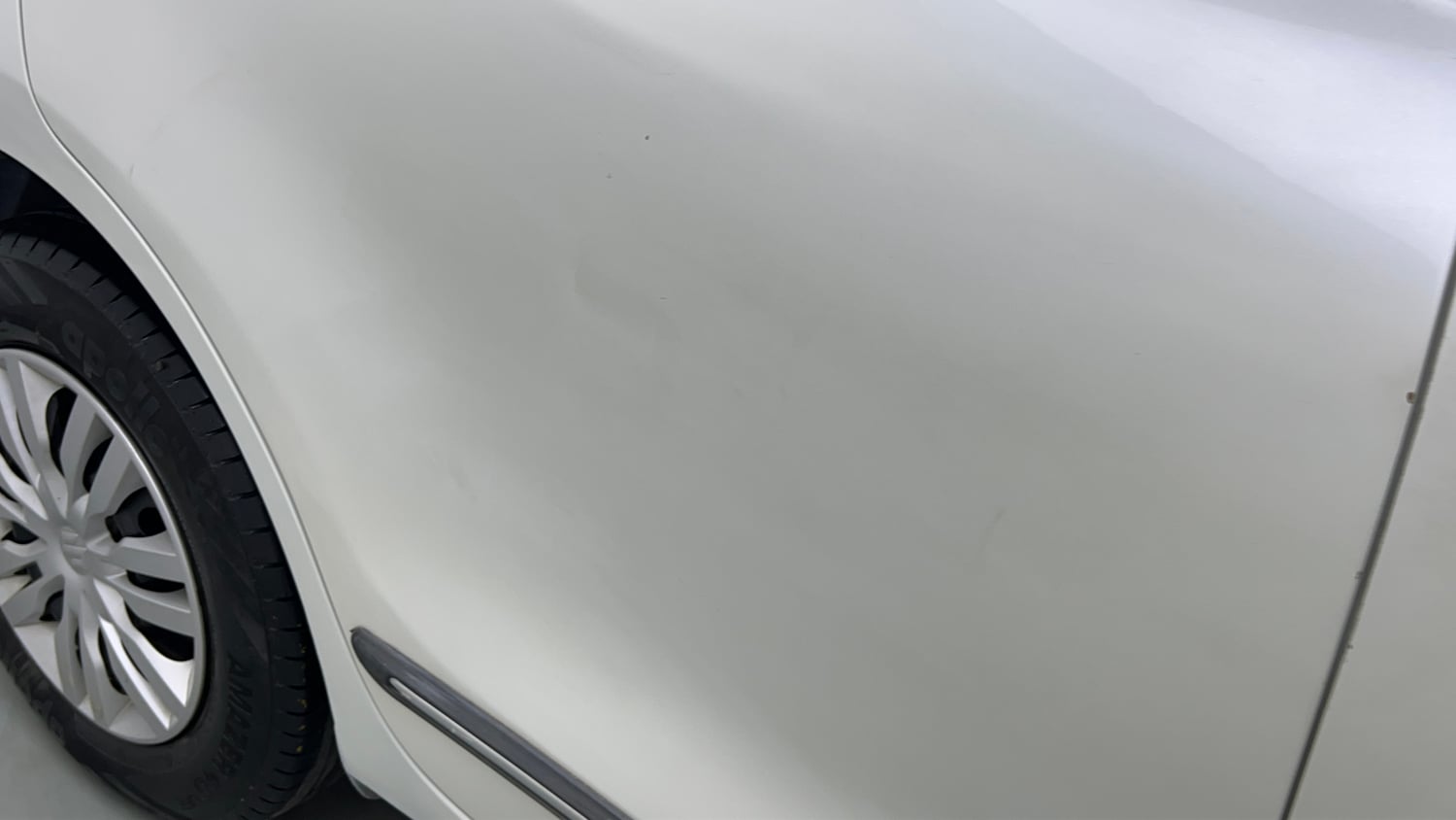 Used 2018 Maruti Suzuki Dzire VXi AMT Petrol Automatic dents MINOR SCRATCH