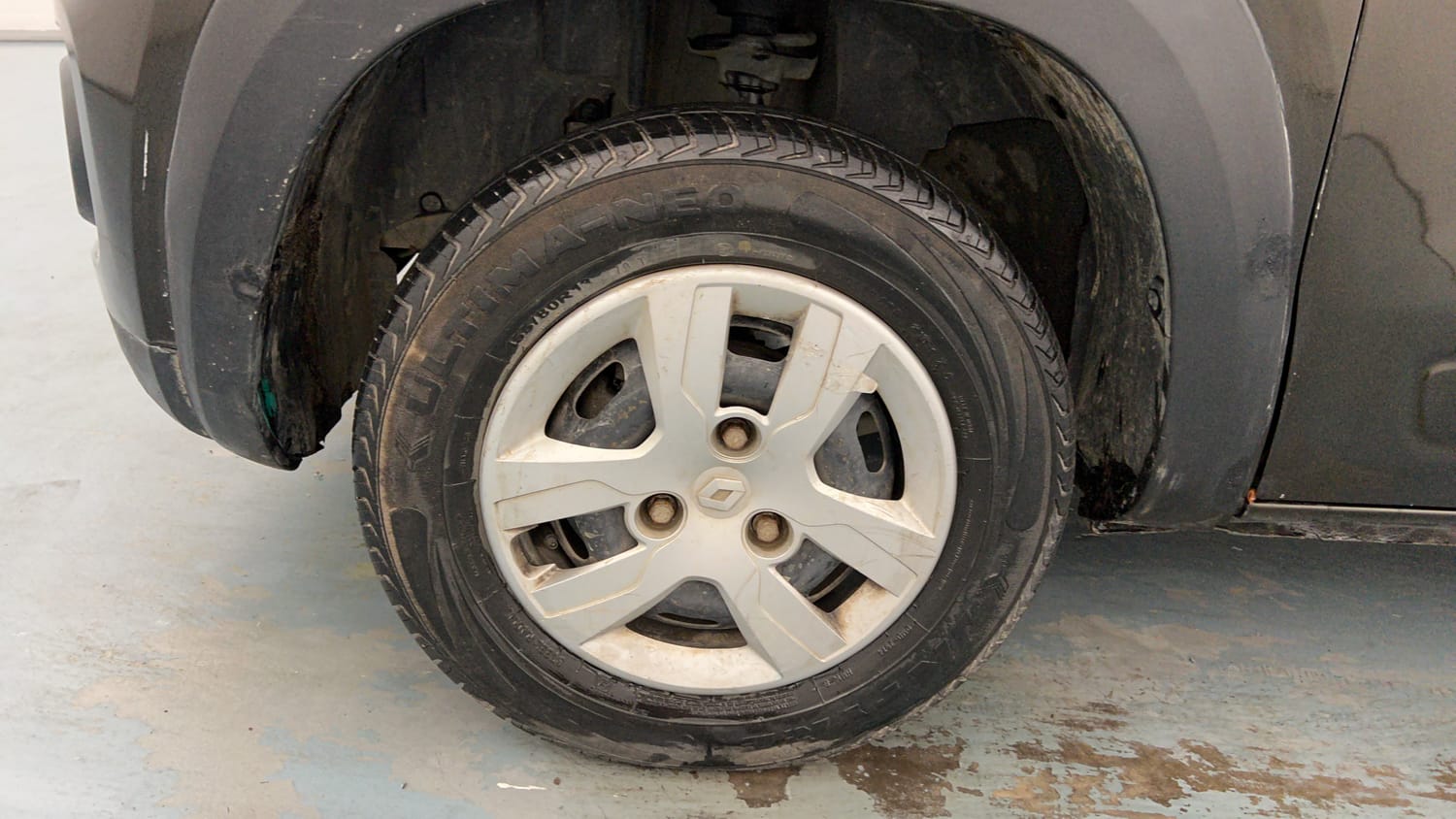 Used 2018 Renault Kwid RXL Petrol Manual tyres LEFT FRONT TYRE RIM VIEW