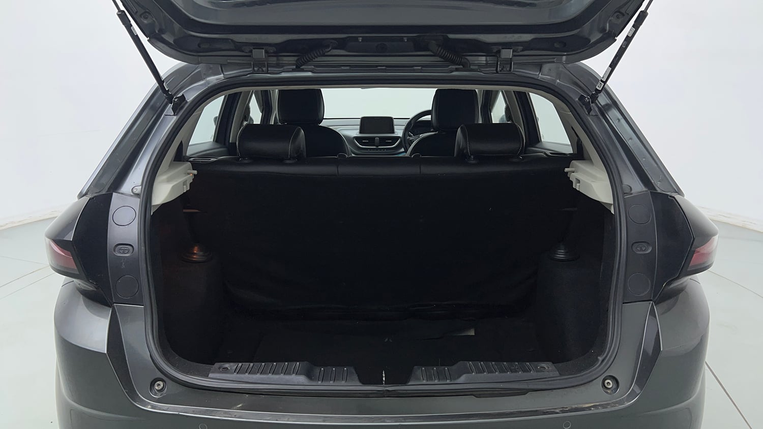 Used 2022 Tata Altroz XZ i-Turbo Petrol Petrol Manual interior DICKY INSIDE VIEW