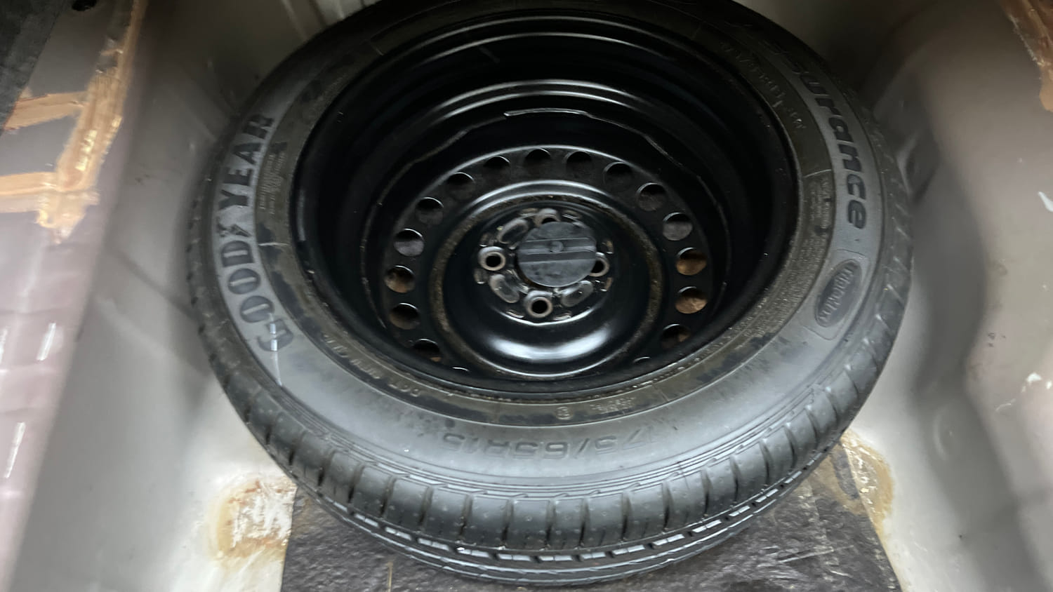 Used 2015 Honda City VX CVT Petrol Automatic tyres SPARE TYRE VIEW