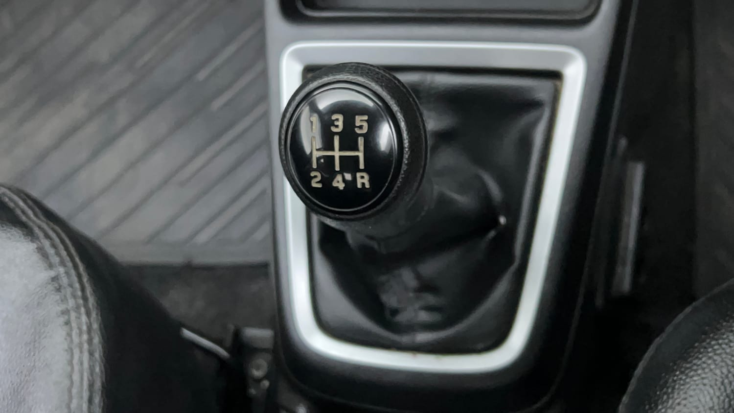 2021 Maruti Suzuki Swift VXi-16