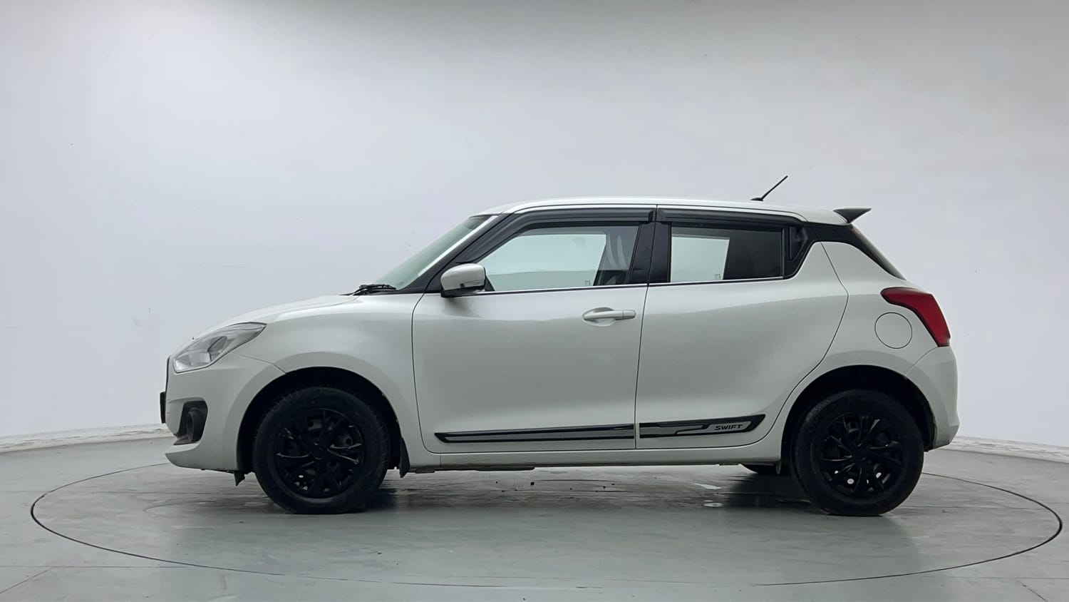 2021 Maruti Suzuki Swift VXi-1