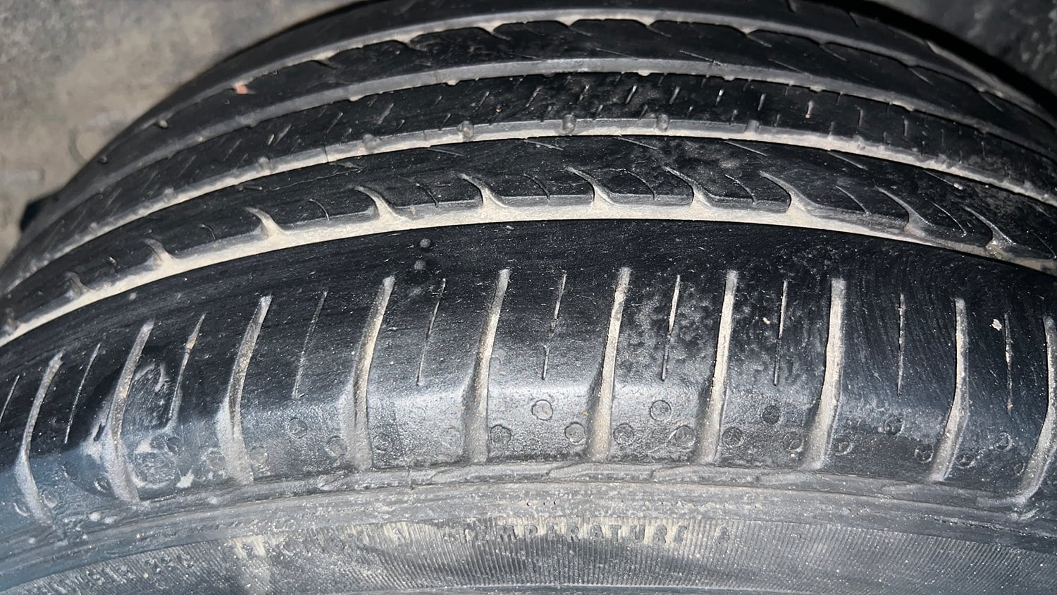 Used 2022 Tata Altroz XZ i-Turbo Petrol Petrol Manual tyres LEFT REAR TYRE TREAD VIEW