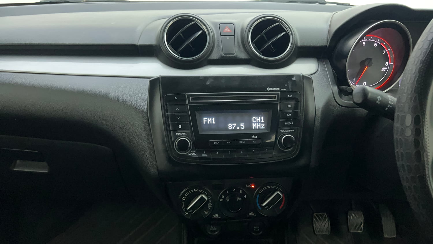 Used 2019 Maruti Suzuki Swift VXi Petrol Manual interior MUSIC SYSTEM & AC CONTROL VIEW
