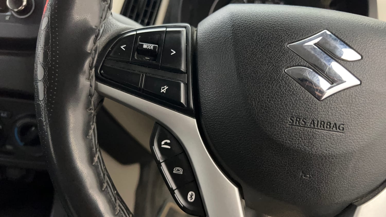 Used 2020 Maruti Suzuki Wagon R VXi 1.2 AMT Petrol Automatic top_features Steering mounted controls