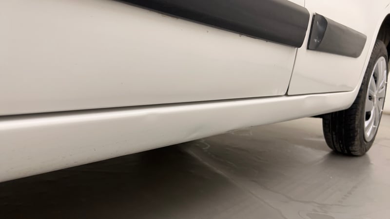 Used 2017 Maruti Suzuki Wagon R VXI Petrol Manual dents MINOR DENT