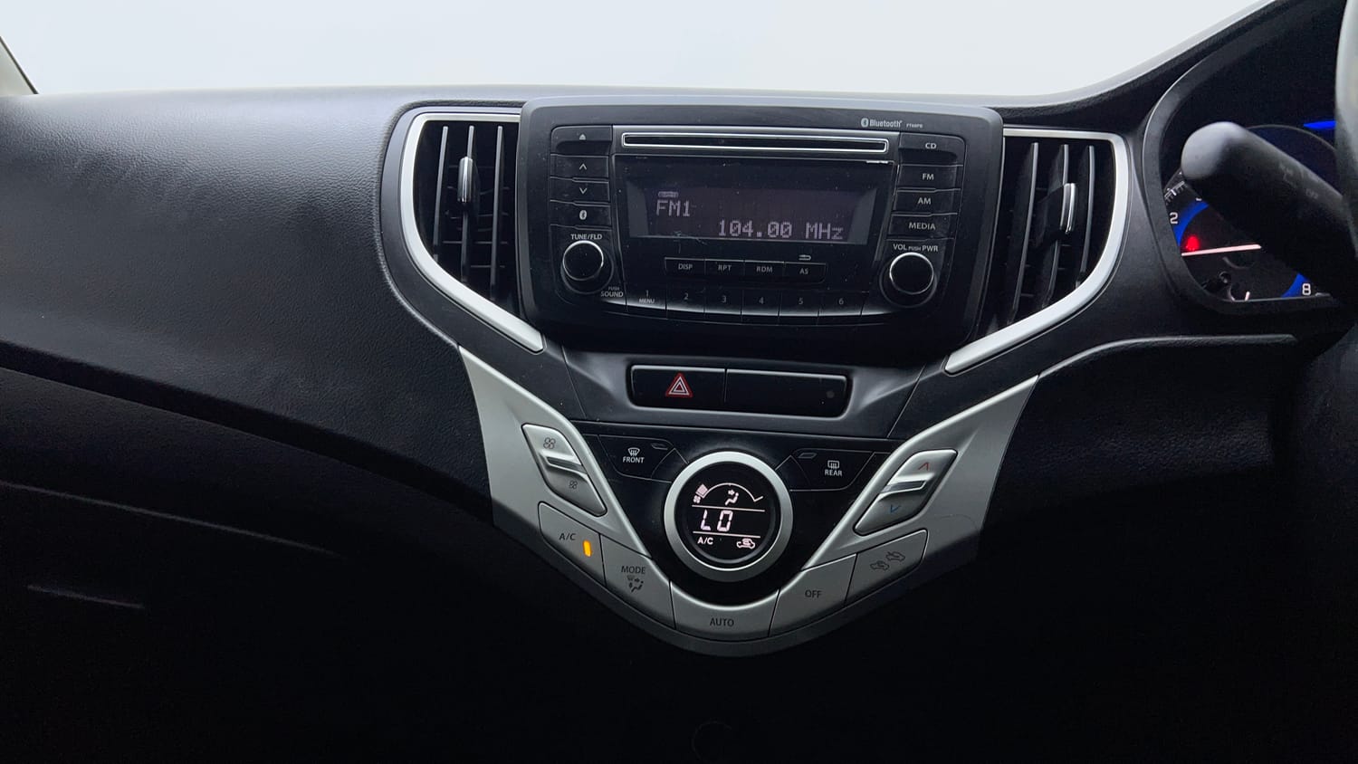 Used 2018 Maruti Suzuki Baleno Delta 1.2 Petrol Manual interior MUSIC SYSTEM & AC CONTROL VIEW
