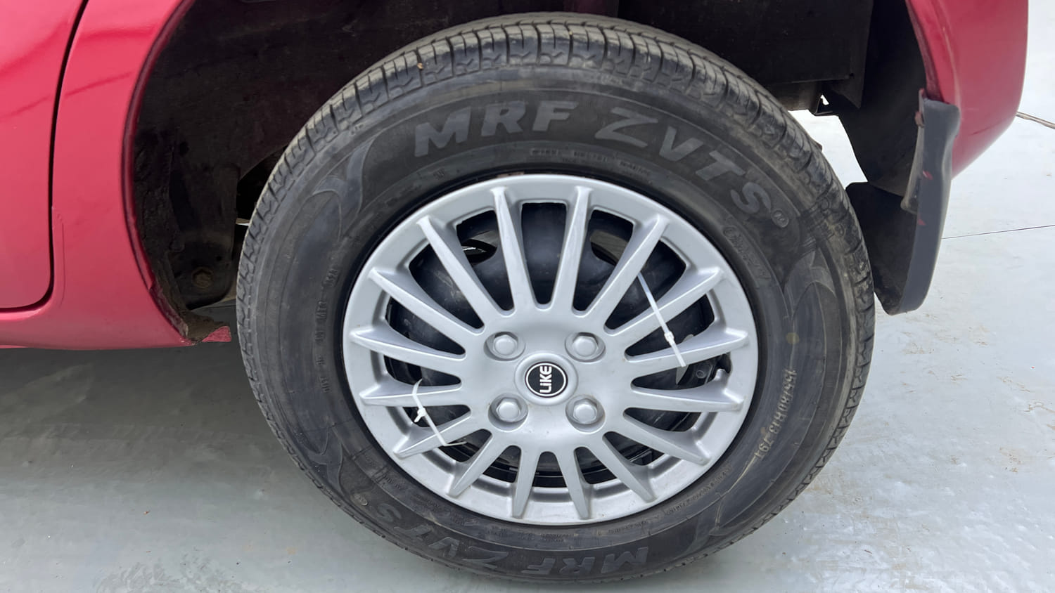 Used 2017 Datsun Redi-GO T (O) Petrol Manual tyres LEFT REAR TYRE RIM VIEW
