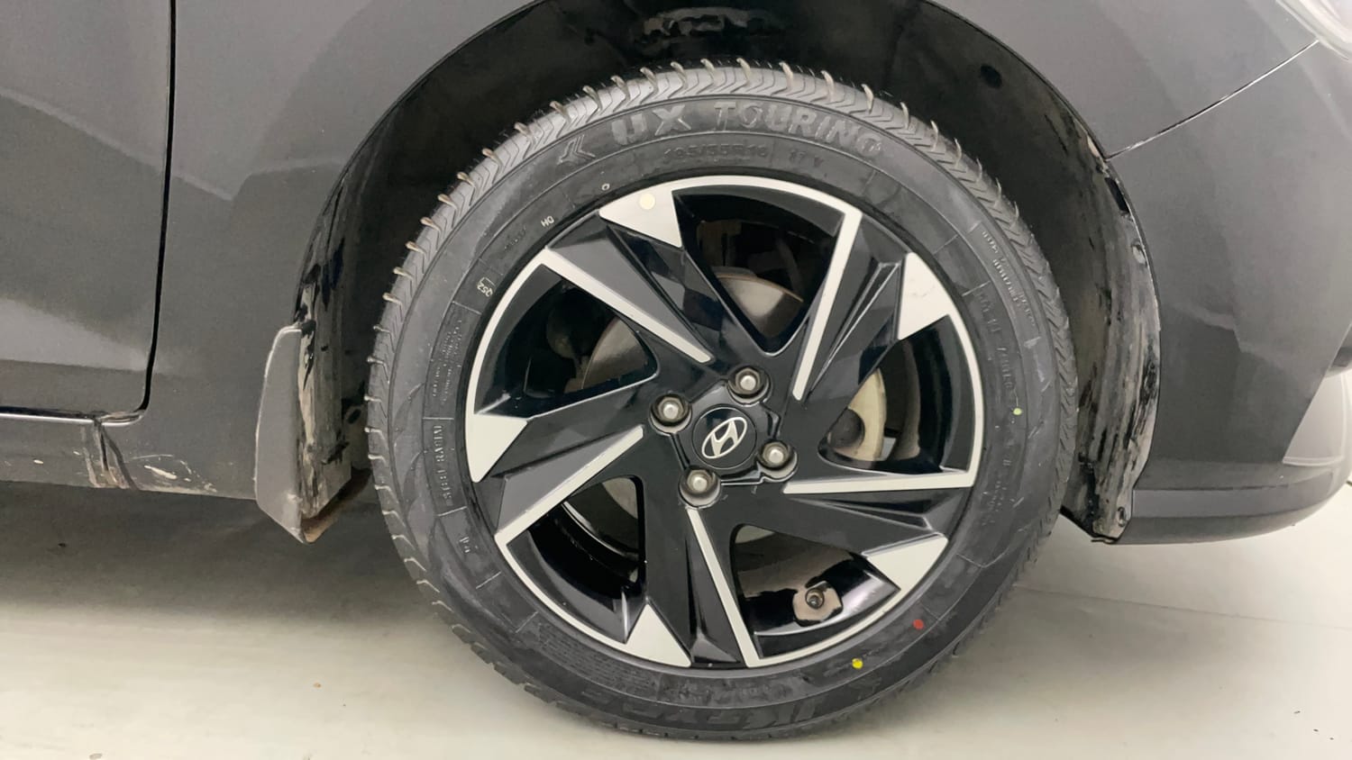 Used 2021 Hyundai Verna SX (O)1.5 MPi Petrol Manual tyres RIGHT FRONT TYRE RIM VIEW
