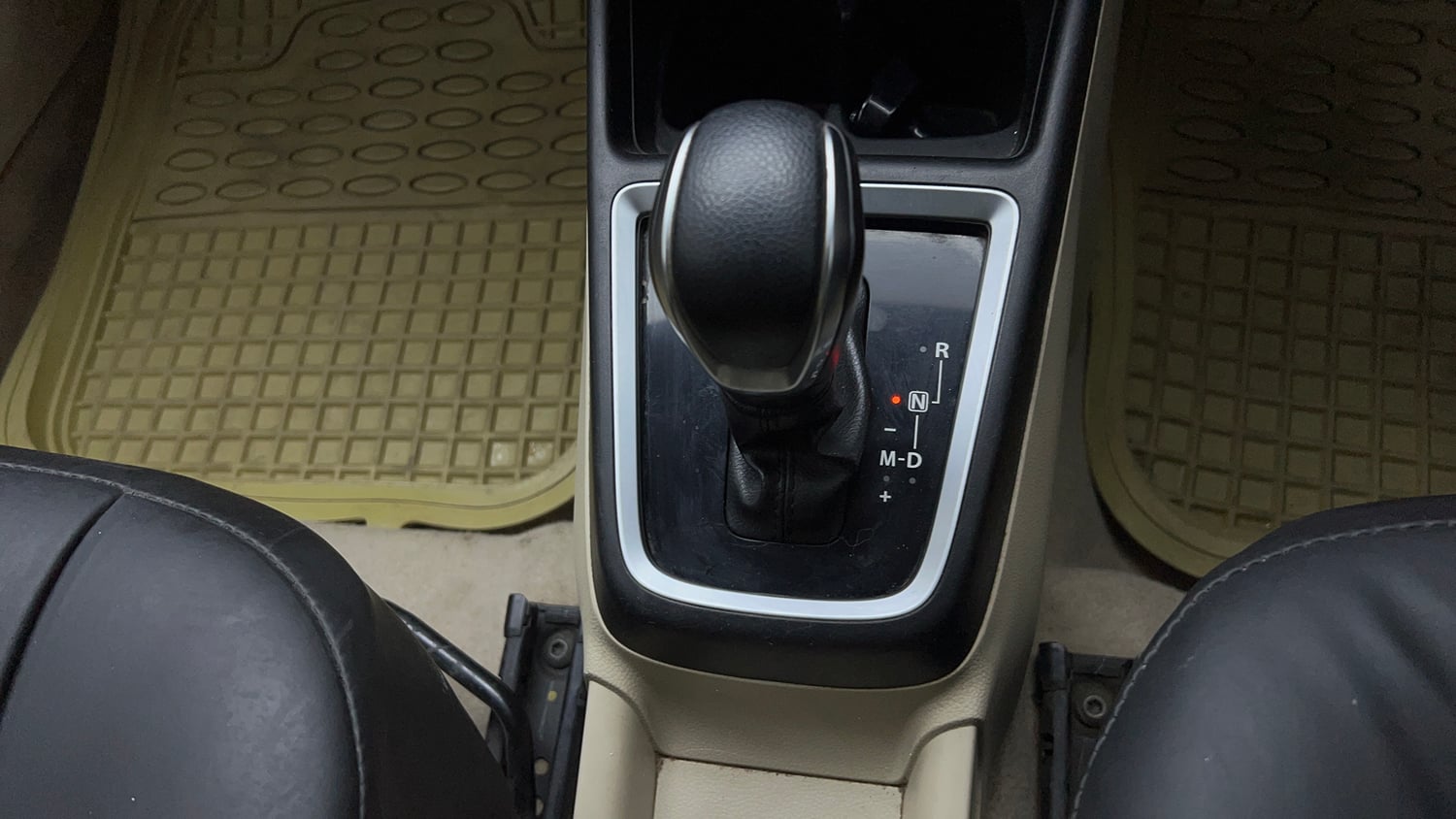 Used 2018 Maruti Suzuki Dzire VXi AMT Petrol Automatic interior GEAR  KNOB VIEW