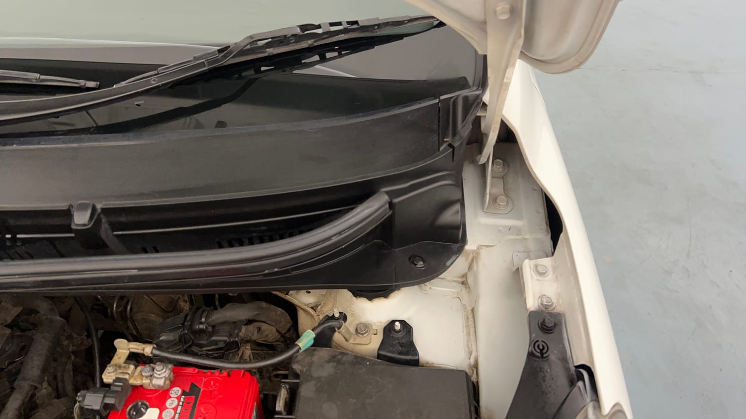 Used 2022 Hyundai Grand i10 Nios Asta 1.2 Kappa VTVT Petrol Manual engine ENGINE LEFT SIDE HINGE & APRON VIEW