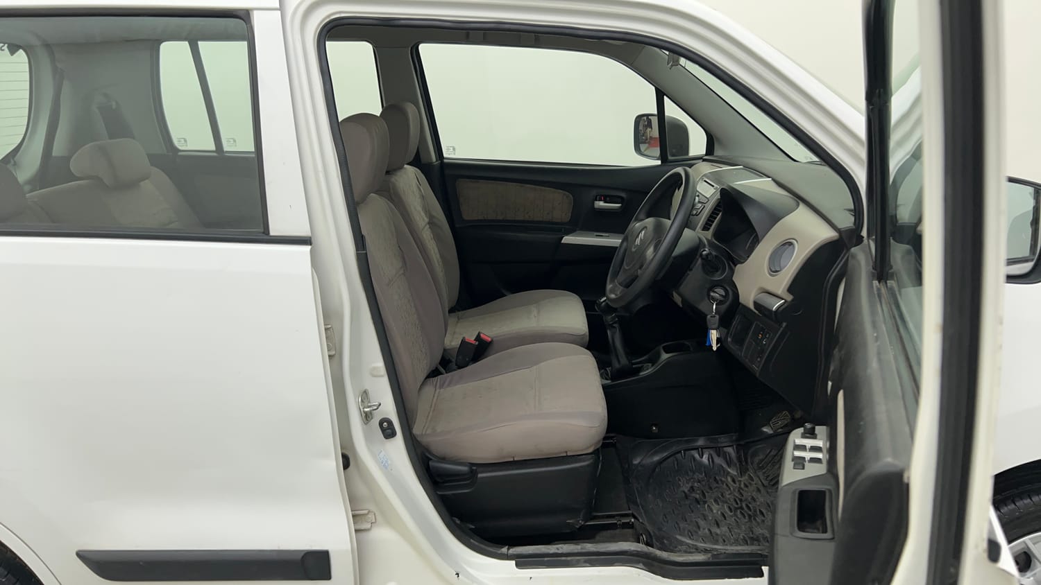 Used 2015 Maruti Suzuki Wagon R VXI Petrol Manual interior RIGHT SIDE FRONT DOOR CABIN VIEW
