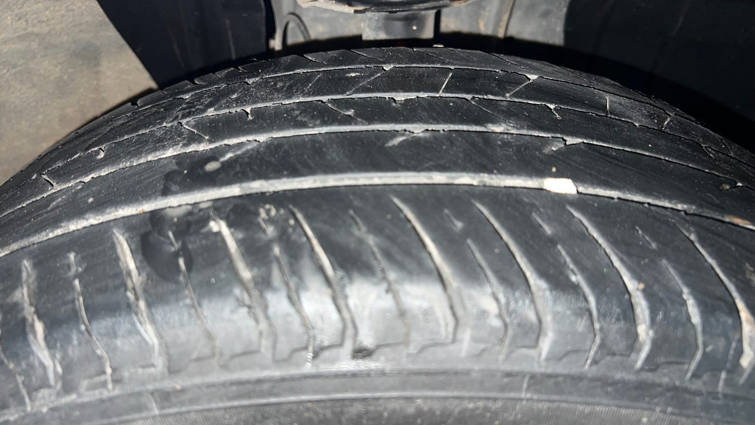 Used 2024 Nissan Magnite XE Petrol Manual tyres RIGHT FRONT TYRE TREAD VIEW