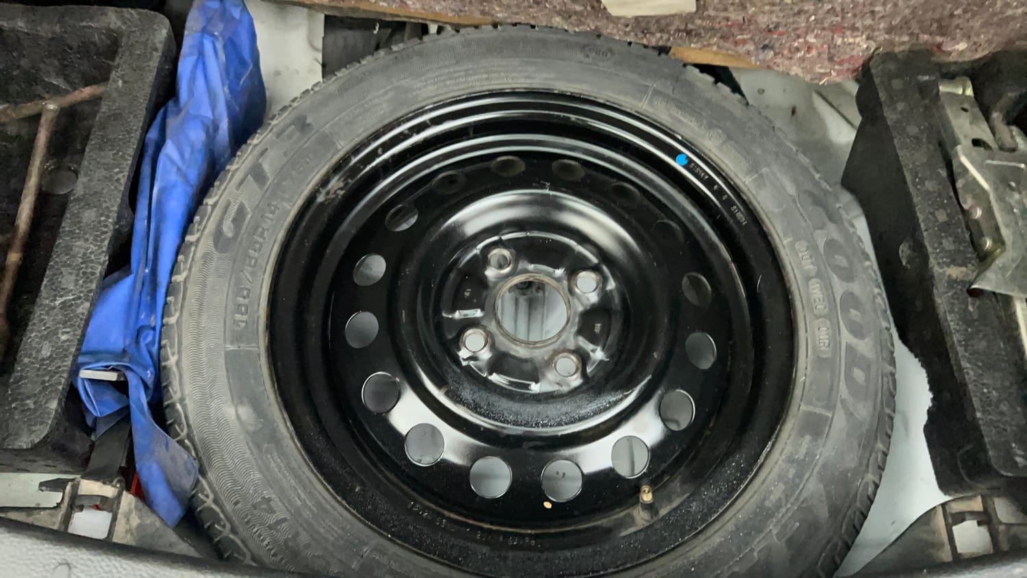 Used 2015 Maruti Suzuki Wagon R VXI Petrol Manual tyres SPARE TYRE VIEW